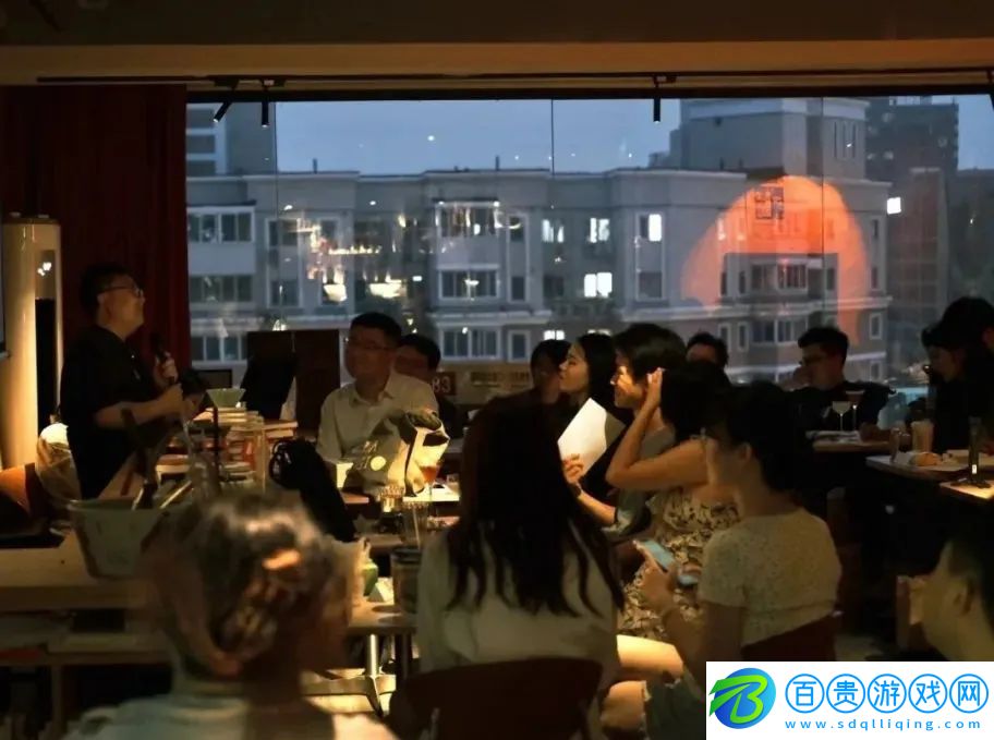 學術(shù)酒吧與傳統(tǒng)酒吧的區(qū)別在哪